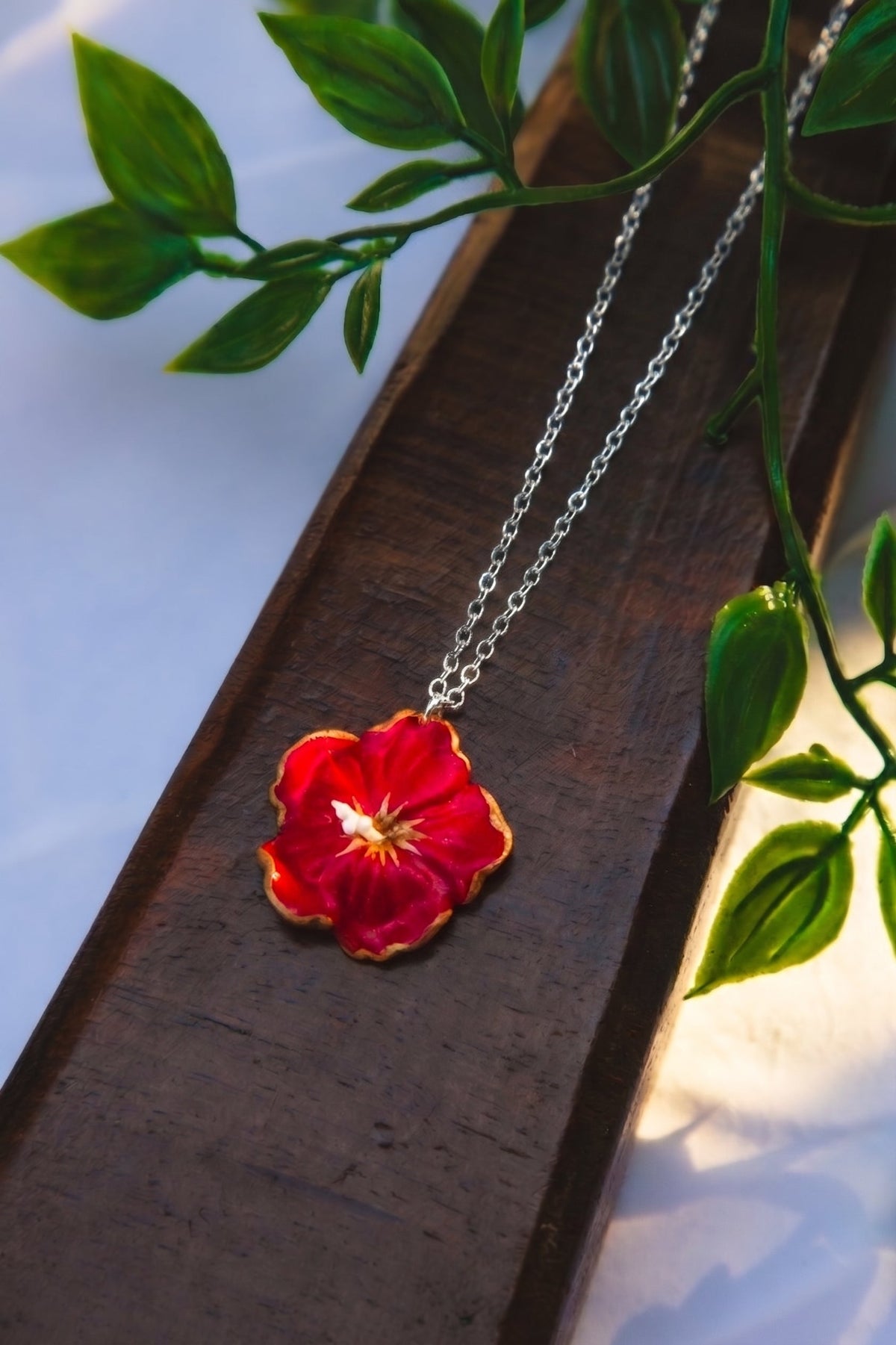 Collier Hibiscus – Moyenne argentée