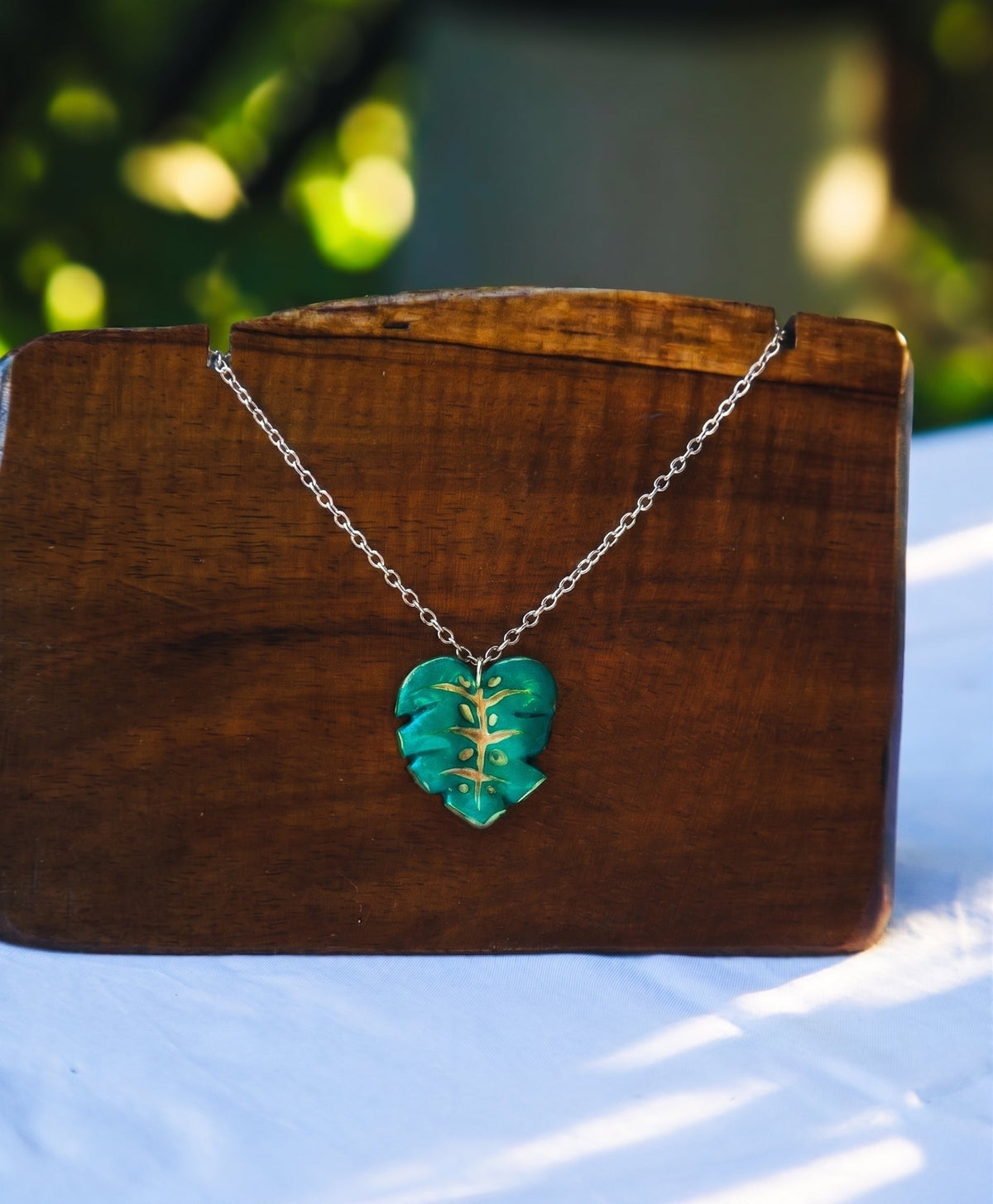 Collier Monstera – Moyenne argentée