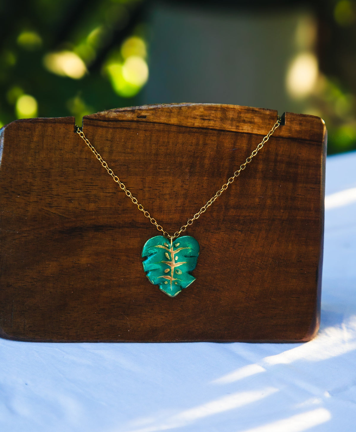 Collier Monstera – Moyenne dorée