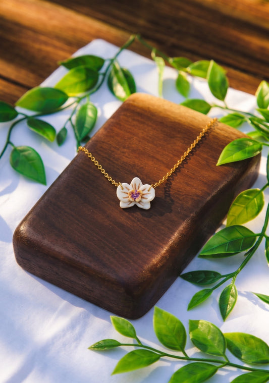 Collier Orchidée – Petite dorée